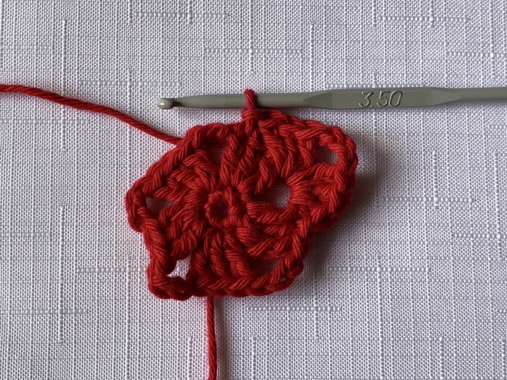 crochet star tutorial step 19_sk1, ss, sk1